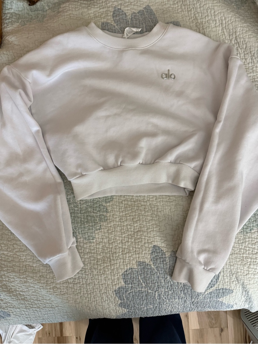 ALO Yoga White Cropped Crewneck Sweatshirt